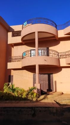Duplex apartment (ground floor + 2 floors) for sale in Ouaga 2000, Zone B
