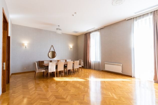 VERY CITY!!! Architectural building with the high ceilings.