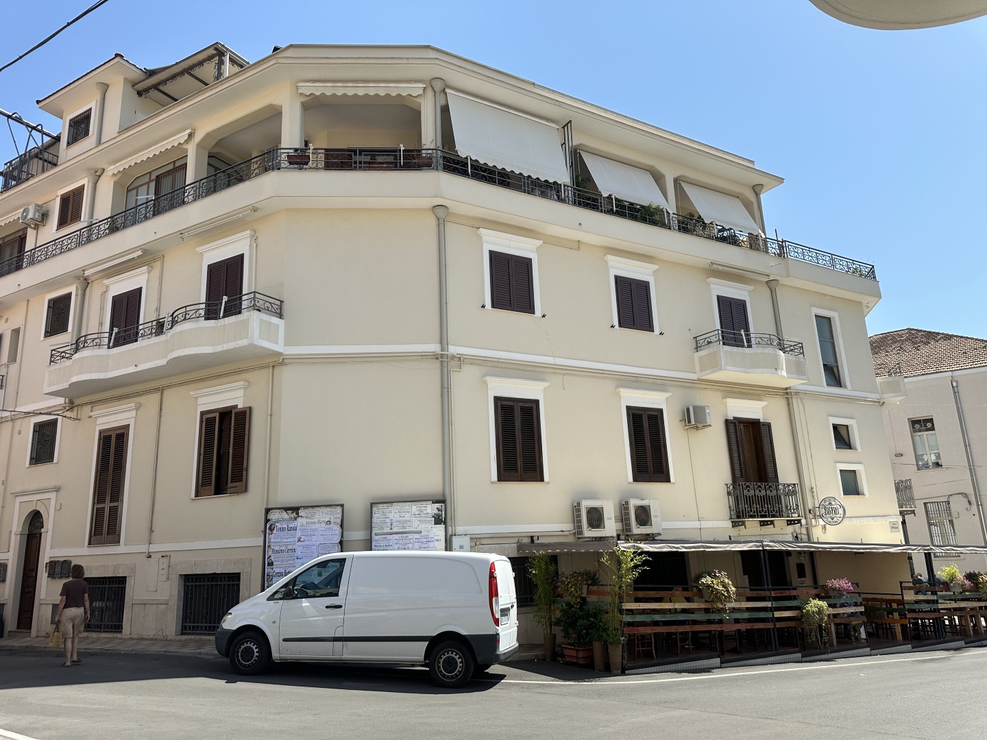 Elegant 130sqm Unfurnished Apartment with 2 Balconies in Central Montalbano Jonico – 2 Bed, Ultra-Fast Fiber & Condo Fees