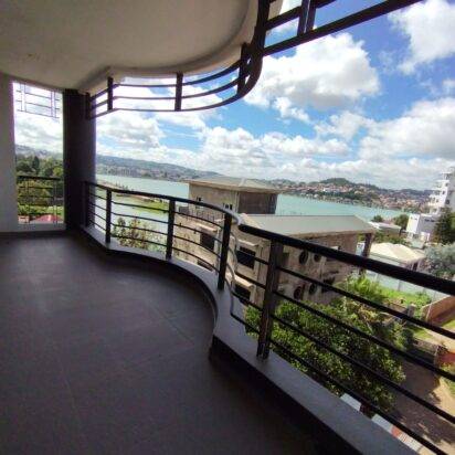 SE VENDE - IVANDRY - APARTAMENTO SEMIAMUEBLADO DE 2 HABITACIONES CON HERMOSA VISTA AL LAGO MASAY - GENERADOR Y ACTIVIDADES A 1 MINUTO DE LAS ESCUELAS