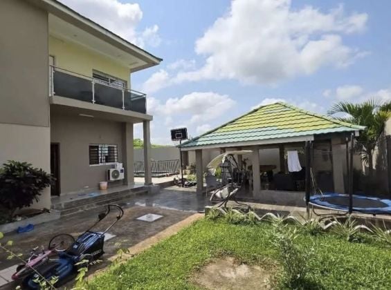 VILLA EN VENTE A YAOU-8-KILOS ENTRE BASSAM ET YAOU 