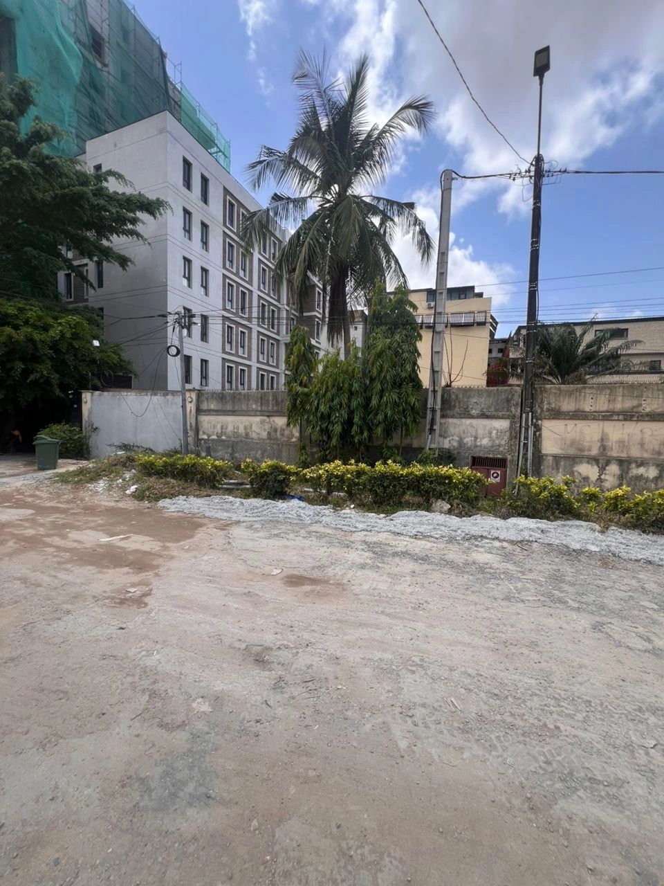 ZONE4 proximité amoré,vente terrain 1303 m²