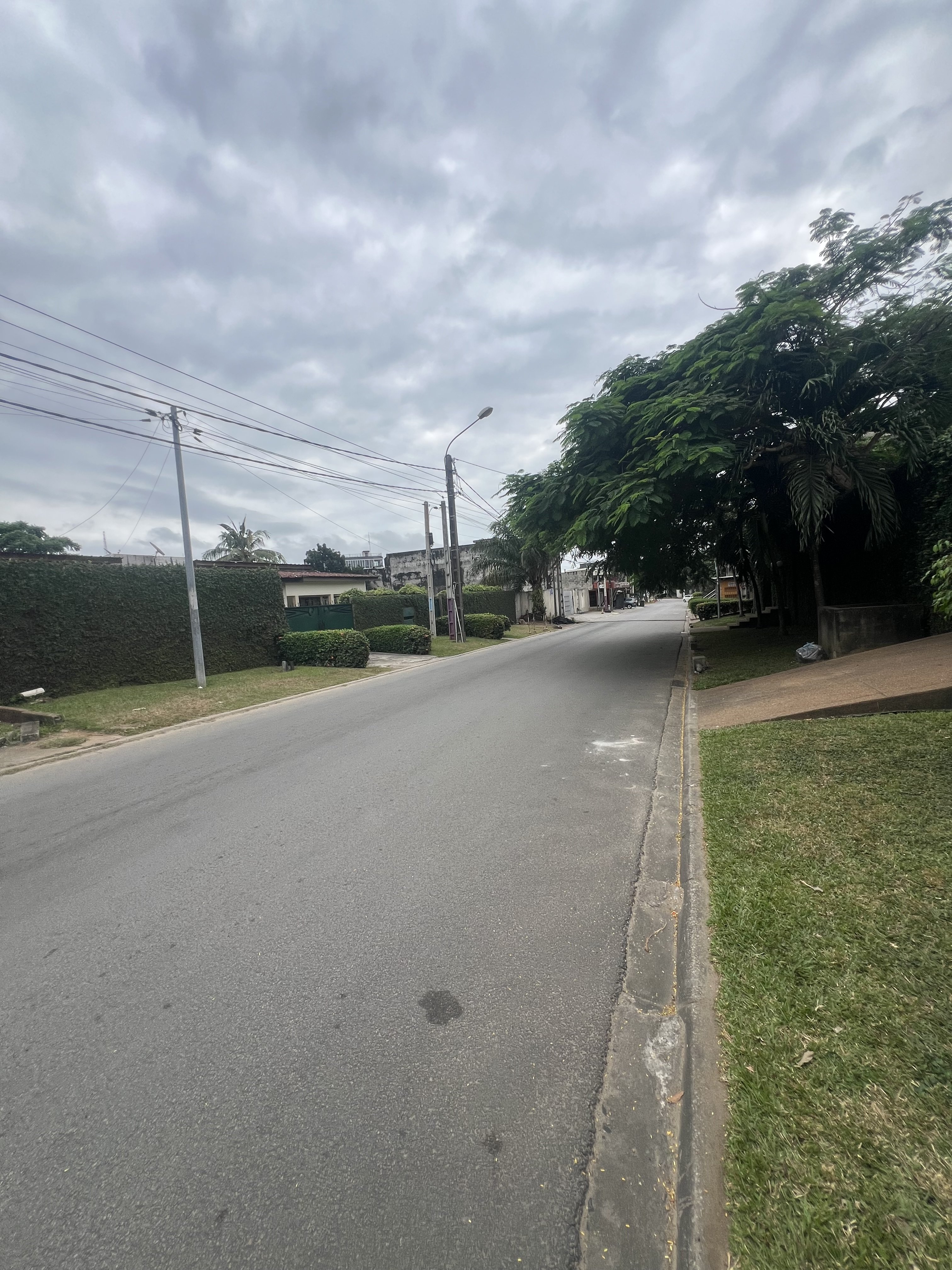 Se vende un magnífico terreno de 1021 m² en Cocody Vallon, a pocos pasos de la ONEP (Oficina Nacional de Agua y Saneamiento).