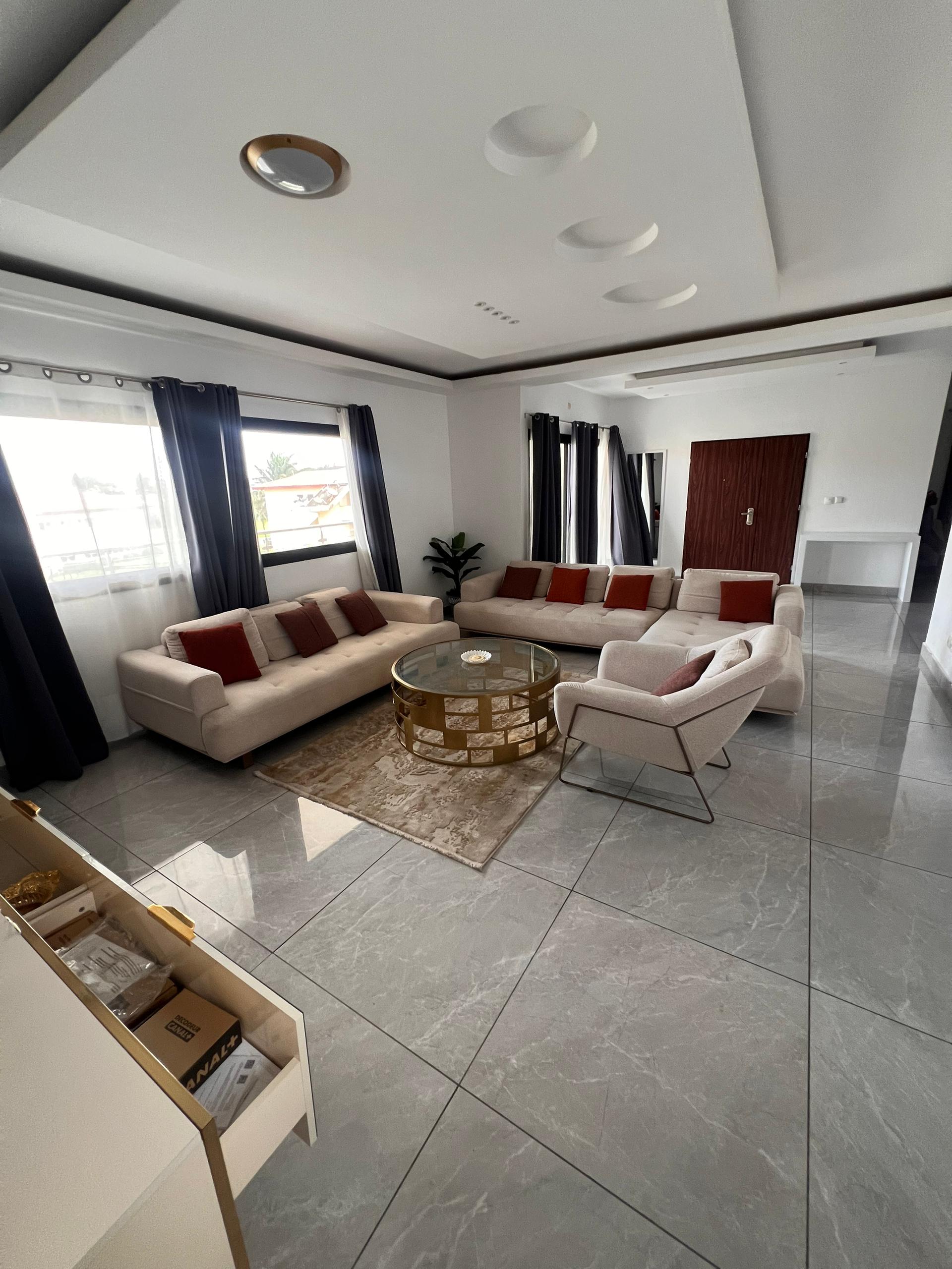 Location d'un grand appart meublé de 4 pièces à la Riviera 4