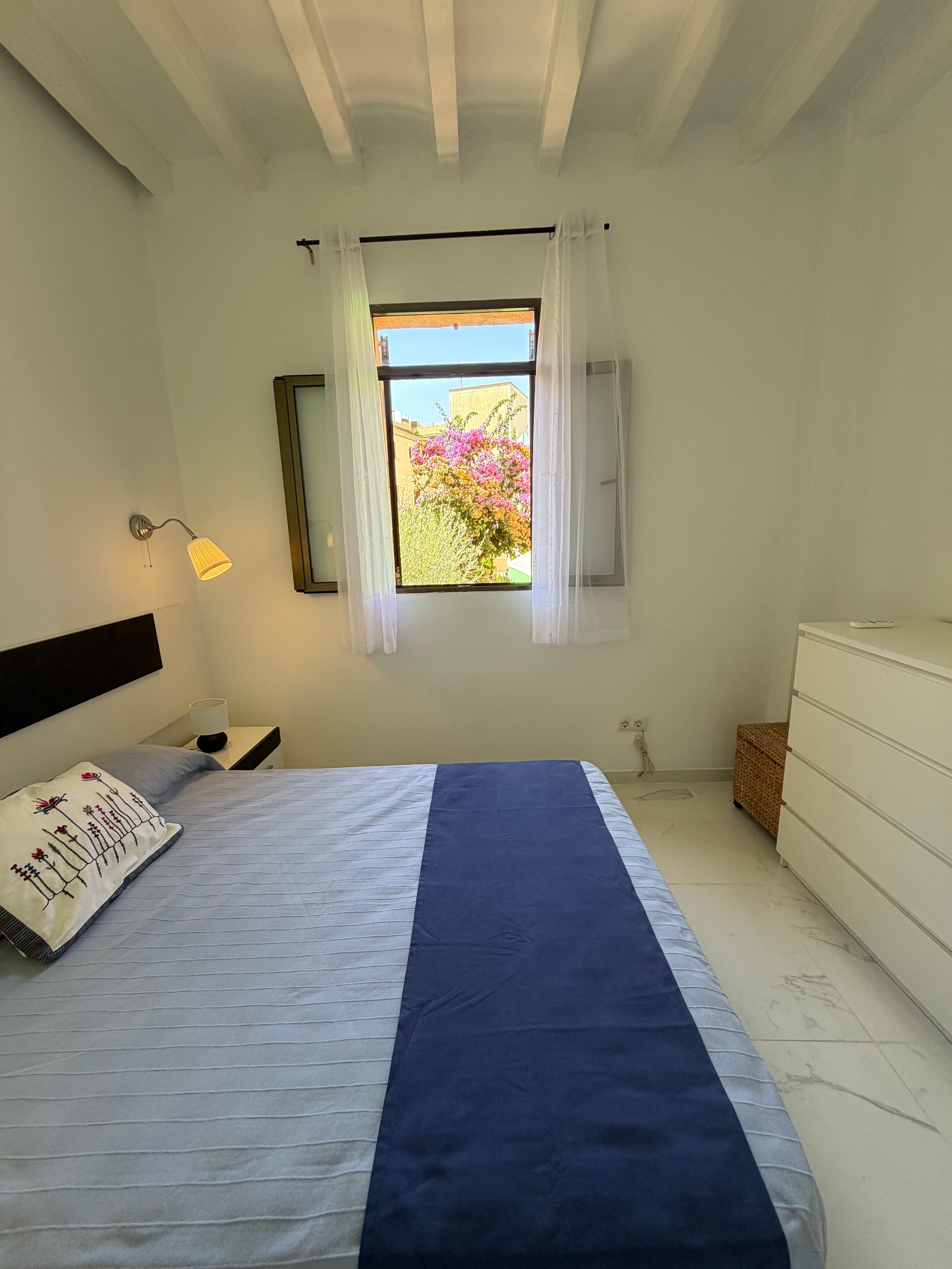 BRAND NEW, FULLY RENOVATED AND EQUIPPED APARTMENT IN CALATRAVA.