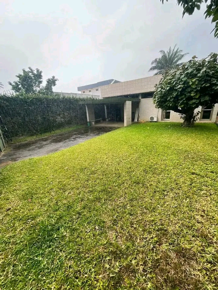 Belle villa basse de 05 pièces en vente a la Riviera 3