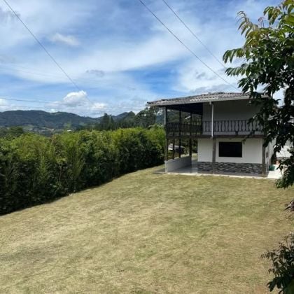 FINCA EN VENTA EN RIONEGRO, EXCELENTE VISTA Y UBICACION 