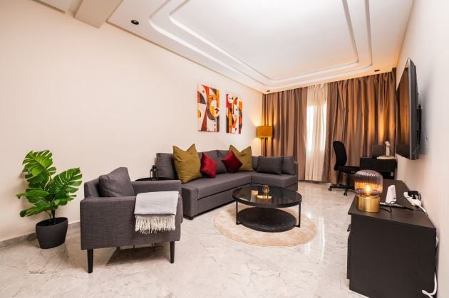 Brand-new furnished studio with separate bedroom and parking in Palmier
