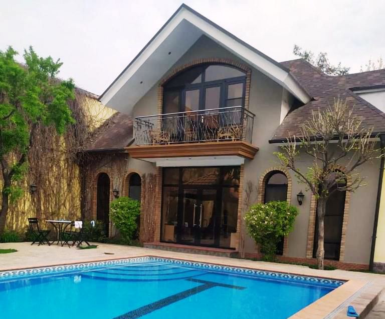 Magnífica casa de jardín de 5 habitaciones en alquiler en Tashkent. Todos los servicios cuentan con licencia.