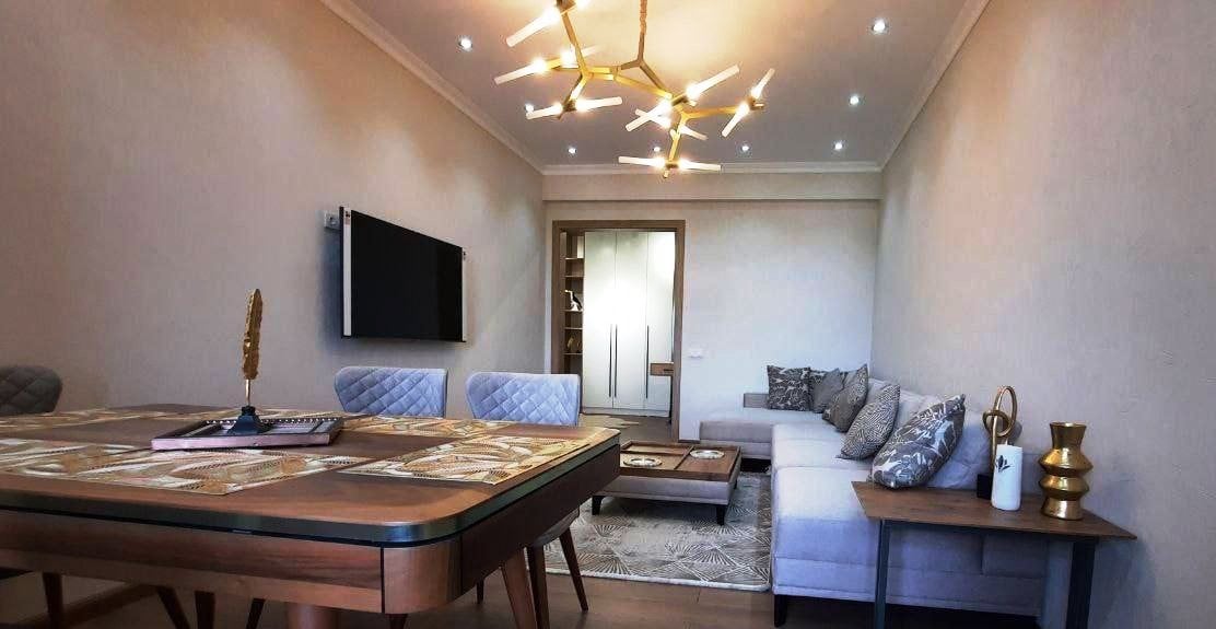 Se alquila un piso excepcional en el centro de Tashkent. Todos los servicios cuentan con licencia.