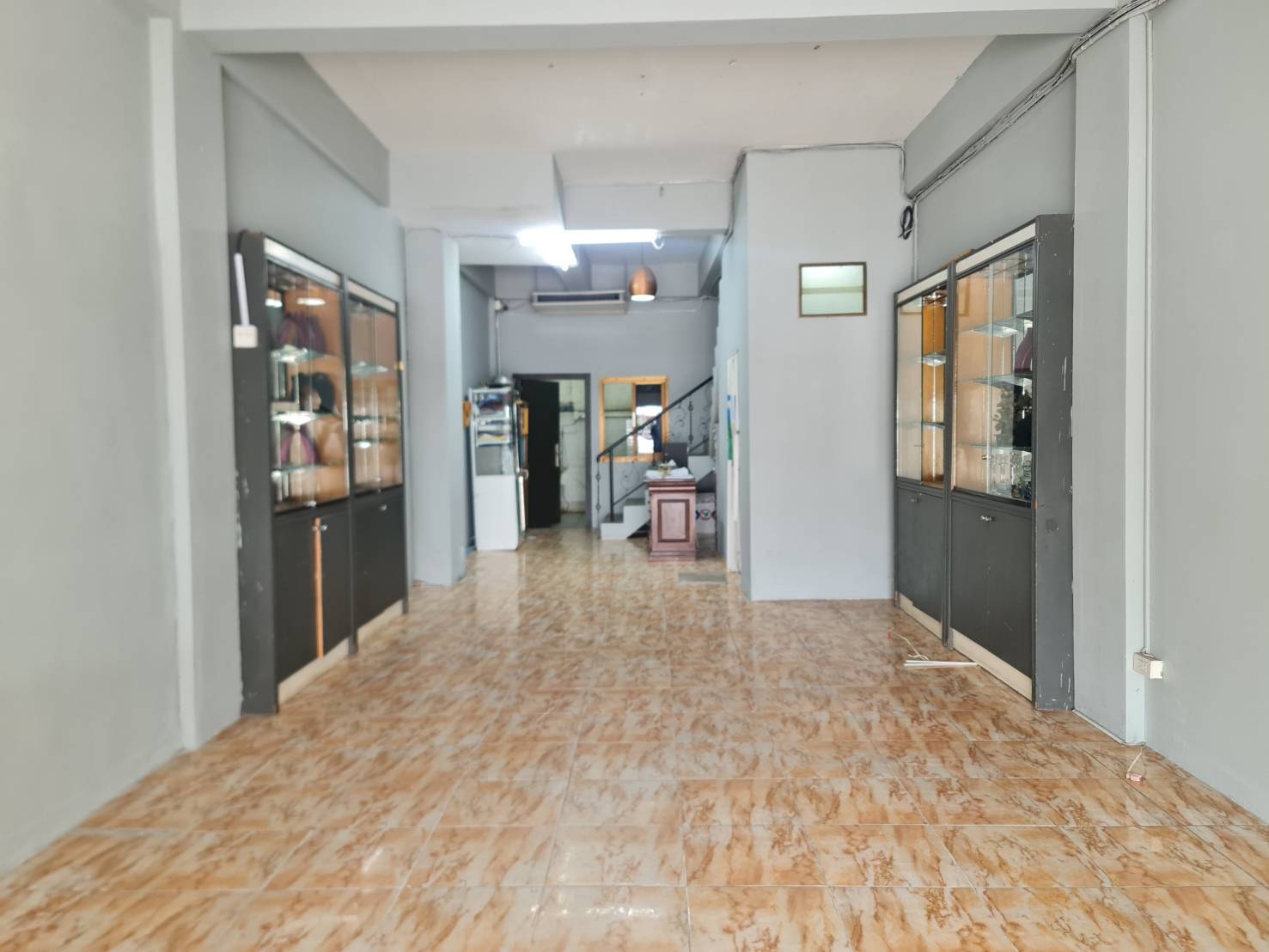 Commercial building for rent in the Jomtien-Chaiyaphruek area, Pattaya – suitable for business operations.