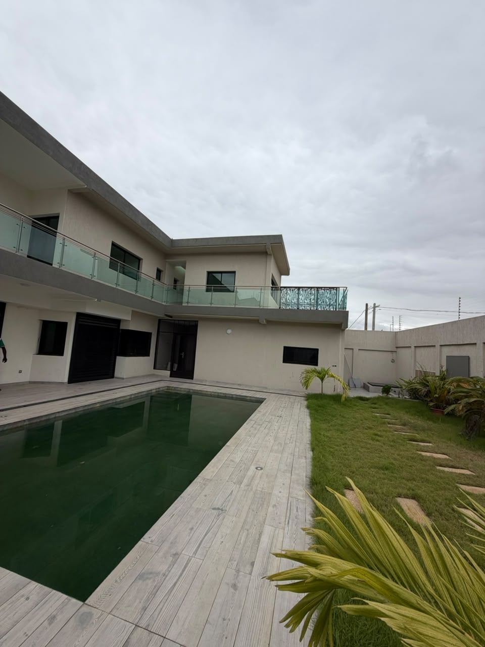 Vente Villa haut standing + Piscine à Bingerville 