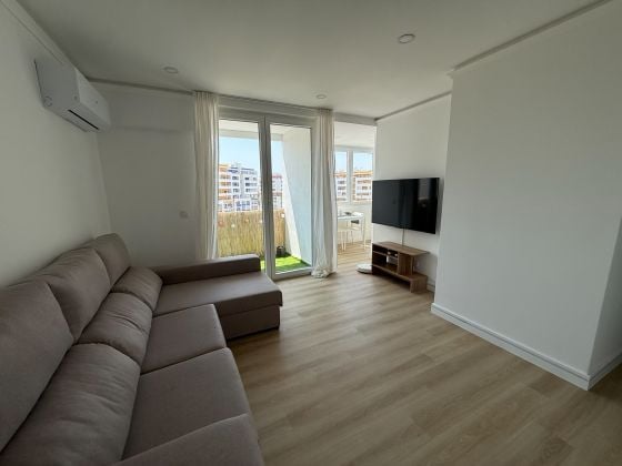 2-BEDROOM APARTMENT IN PORTIMÃO — TWO RENTAL OPTIONS