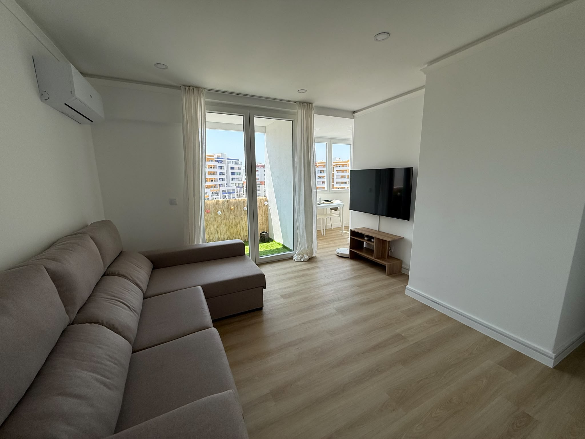 2-BEDROOM APARTMENT IN PORTIMÃO — TWO RENTAL OPTIONS