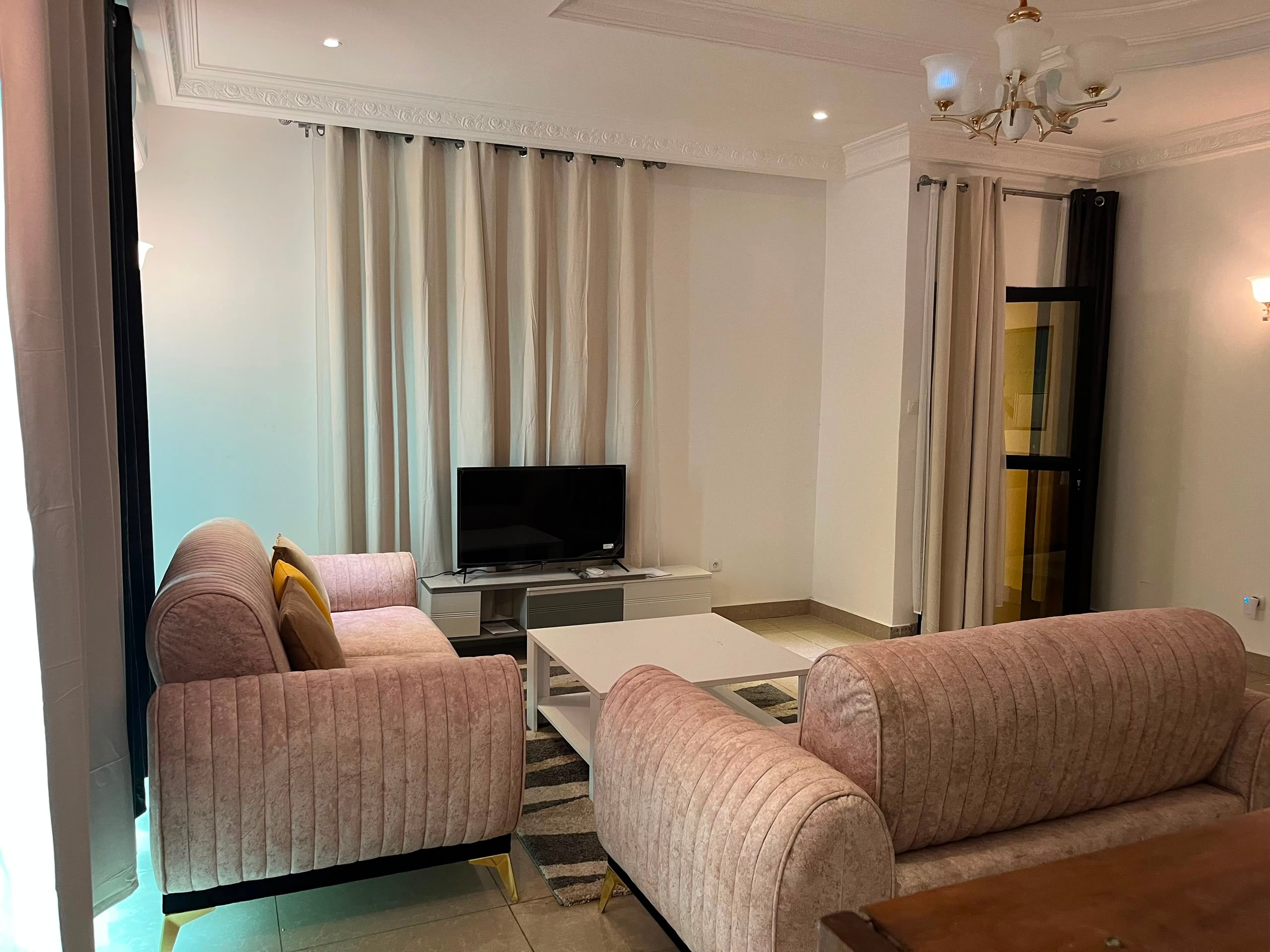 FURNISHED ONE-BEDROOM APARTMENT NEAR THE BEACH