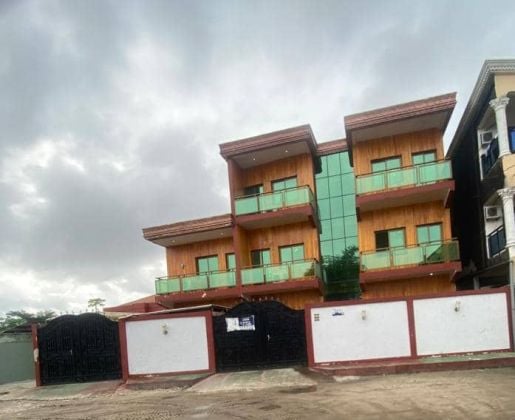 BUILDING WITH 6 FURNISHED APARTMENTS FOR RENT 