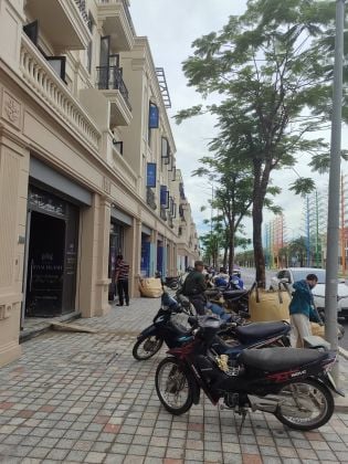 PRIME COMMERCIAL BUILDING FOR LEASE  Vinhomes Royal Island, Hai Phong, ...