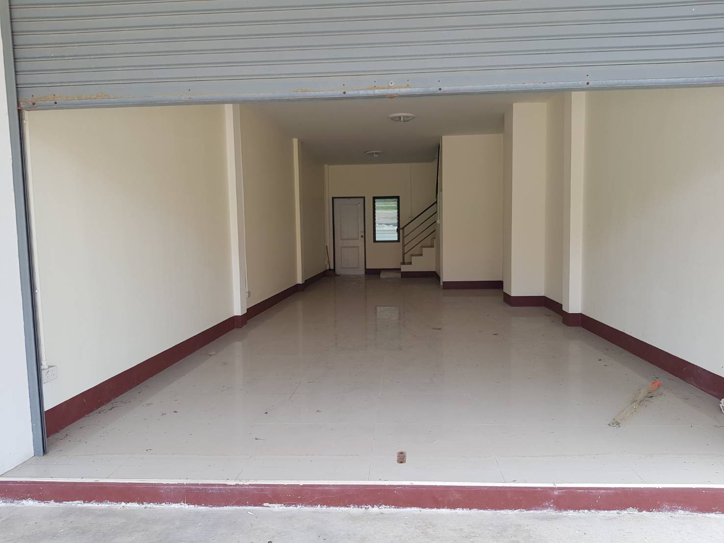 Commercial Building For RENT