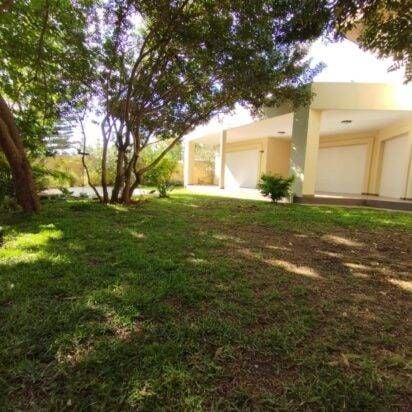 AMBATOBE GRANDE VILLA T5 DE STANDING AVEC GRAND JARDIN ARBORÉ ET ...