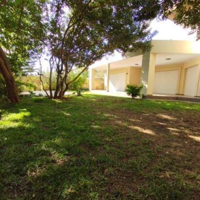 AMBATOBE GRANDE VILLA T5 DE STANDING AVEC GRAND JARDIN ARBORÉ ET PISCINE DANS UNE RÉSIDENCE SÉCURISÉE À 2 MINUTES DU LYCÉE FRANÇAIS