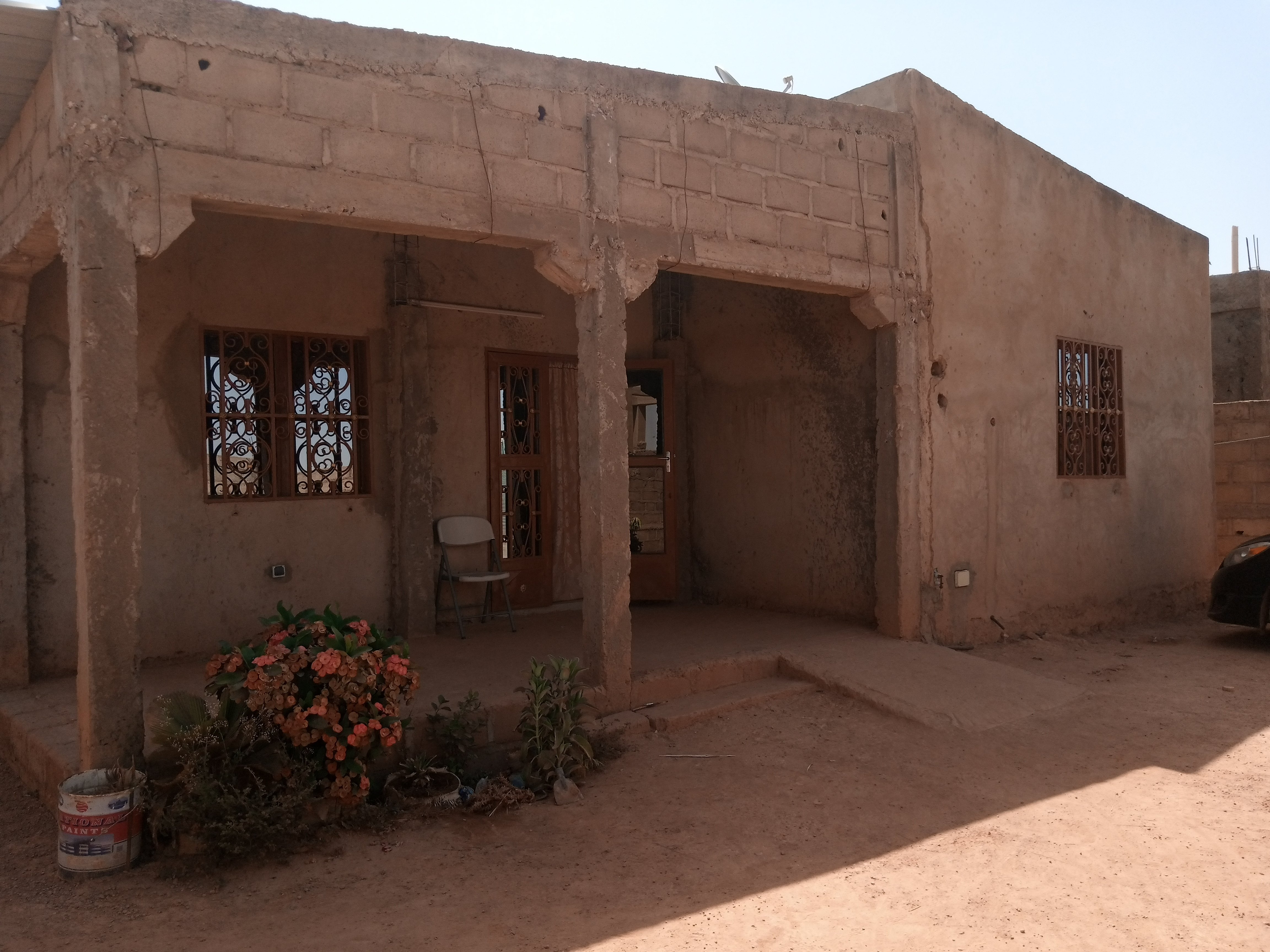UNE VILLA DE TYPE F4 BÂTI SUR UNE PARCELLE DE 300 M2 EN VENTE A LA CITE DE SAABA