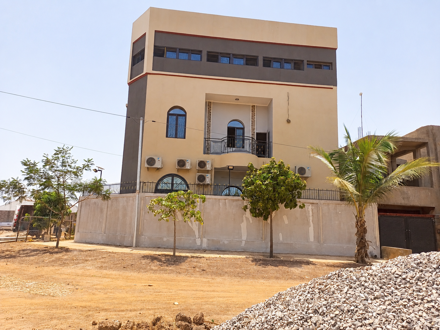 UN TRIPLEX DE HAUT STANDING EN LOCATION A OUAGA2000 EXTENSION