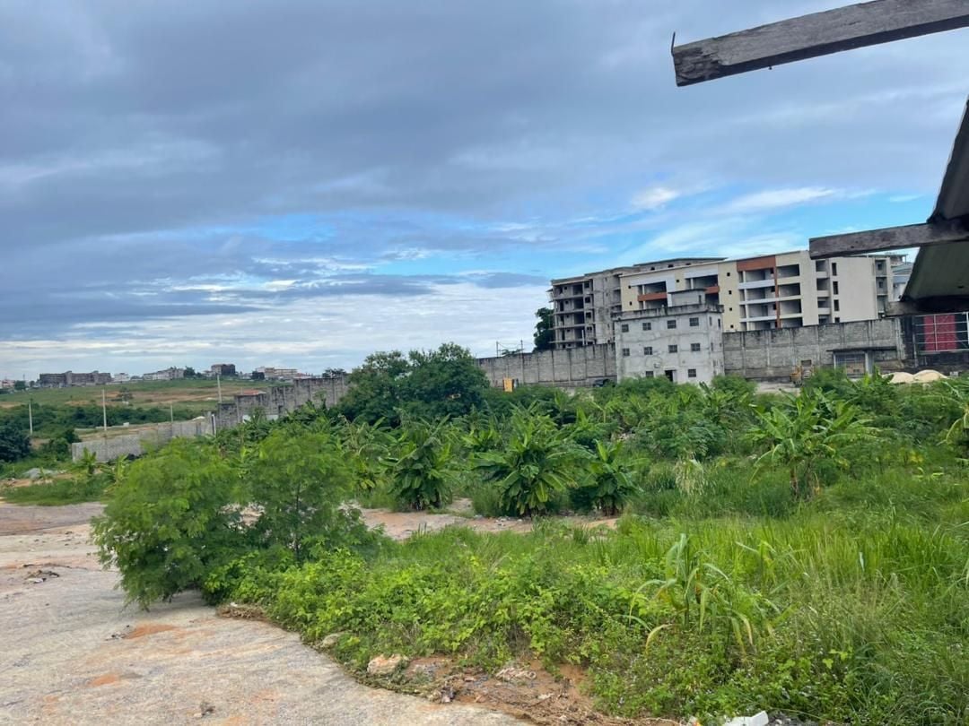 VENTE D'UN TERRAIN CONSTRUIT UN ENTREPOT DE 10324 m2