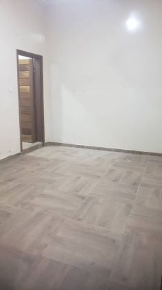 Grande chambre salle de bain à louer à Ouest-foire