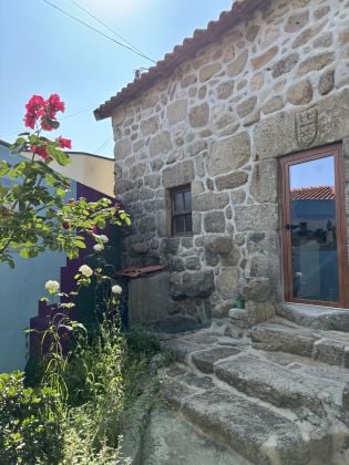 T2 stone house typical of Northern Portugal – São Torcato / ...