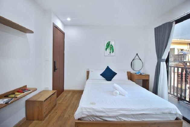 Nice, modern studio apartment with balcony in Au Co street, Tay Ho ...