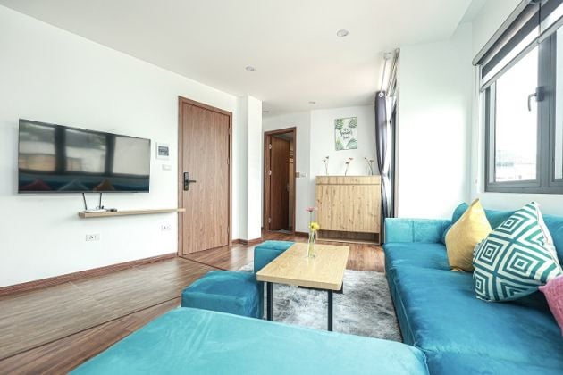Nice, modern 2 – bedroom apartment with balcony and lake view in Ve ...