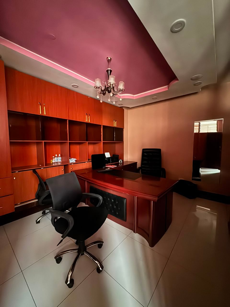 Bureaux de direction entièrement meublés à louer à Kilimani