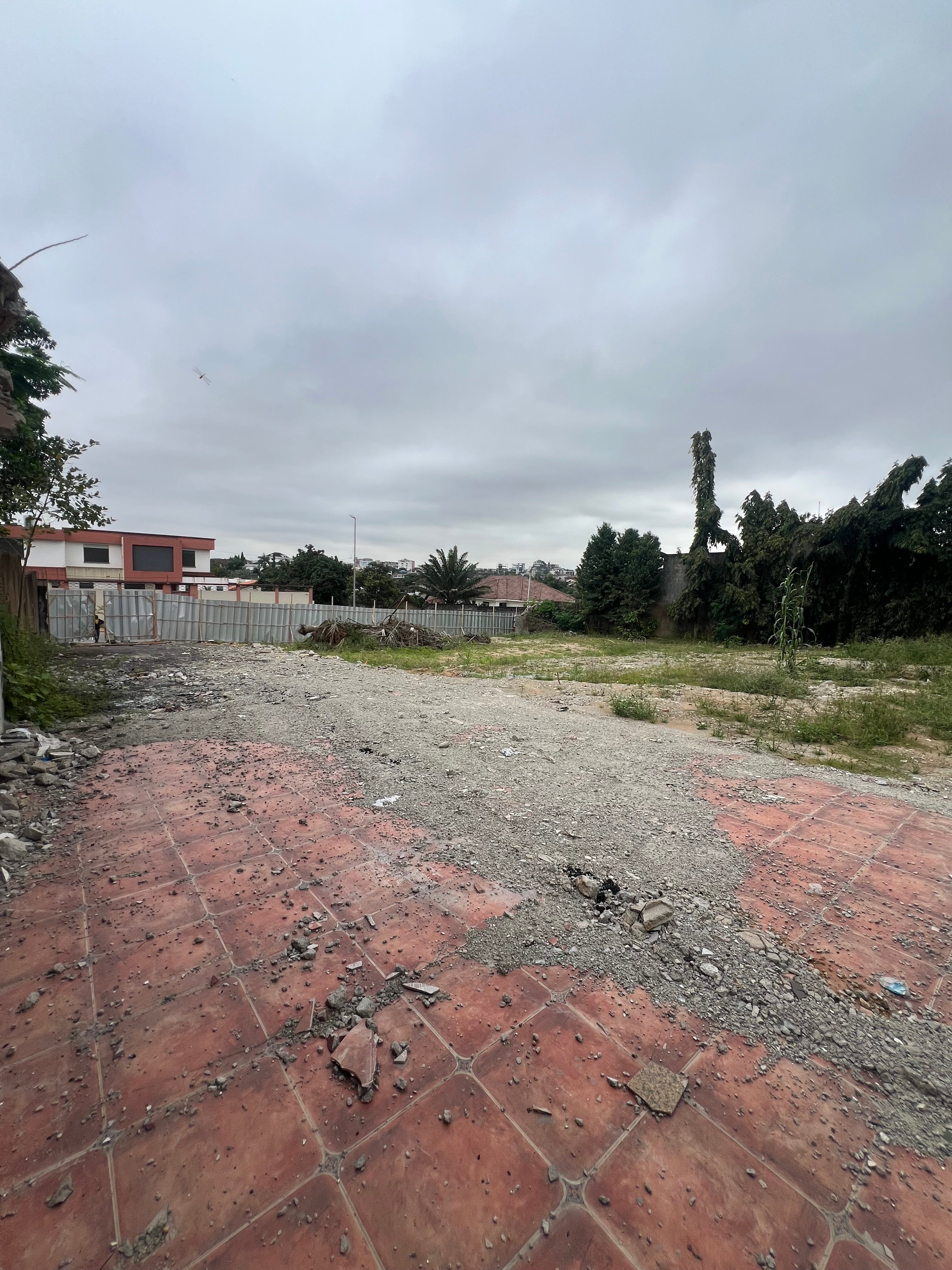 MISE EN VENTE D'UN TERRAIN DE 1880 M2 À LA RIVIERA 4 BEVERLYHILLS
