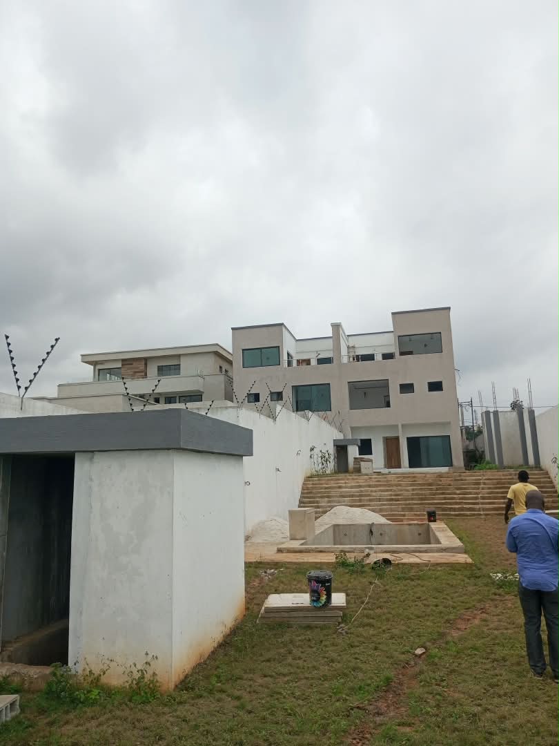 Bingerville Sans LOI - Magnifica villa duplex di 8 locali con piscina sul bordo della laguna, 2,5 milioni/mese