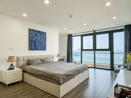 Lake view 2 – bedroom apartment with balcony in Xuan Dieu street, ...