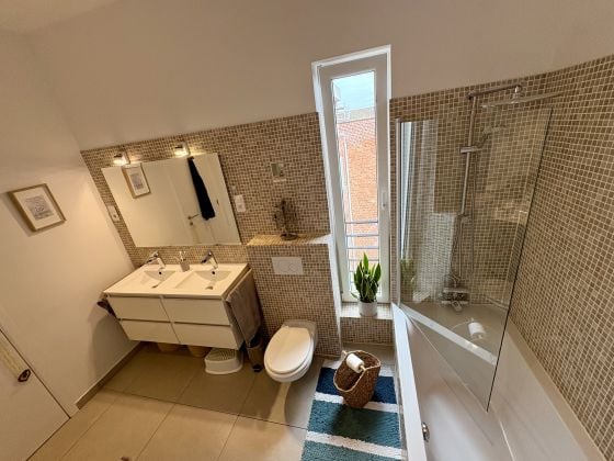 Ixelles - Molière/Châtelain. Bright and spacious top-floor ...