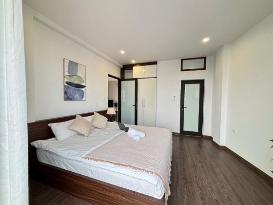 Nice, modern 2 – bedroom apartment with balcony in Trinh Cong Son ...