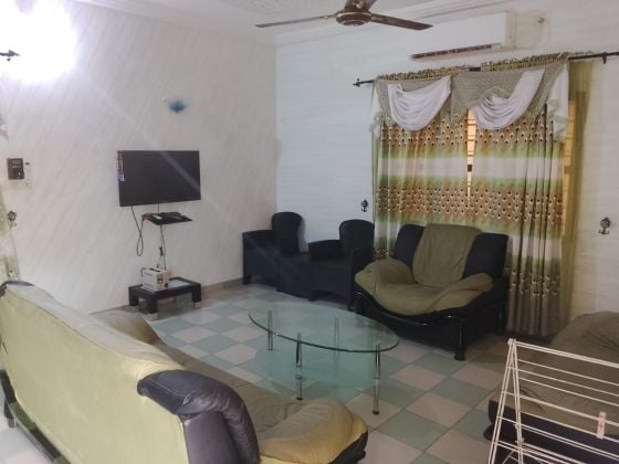 Location appartement meublé 3 pièces, Fidjrossè - ...