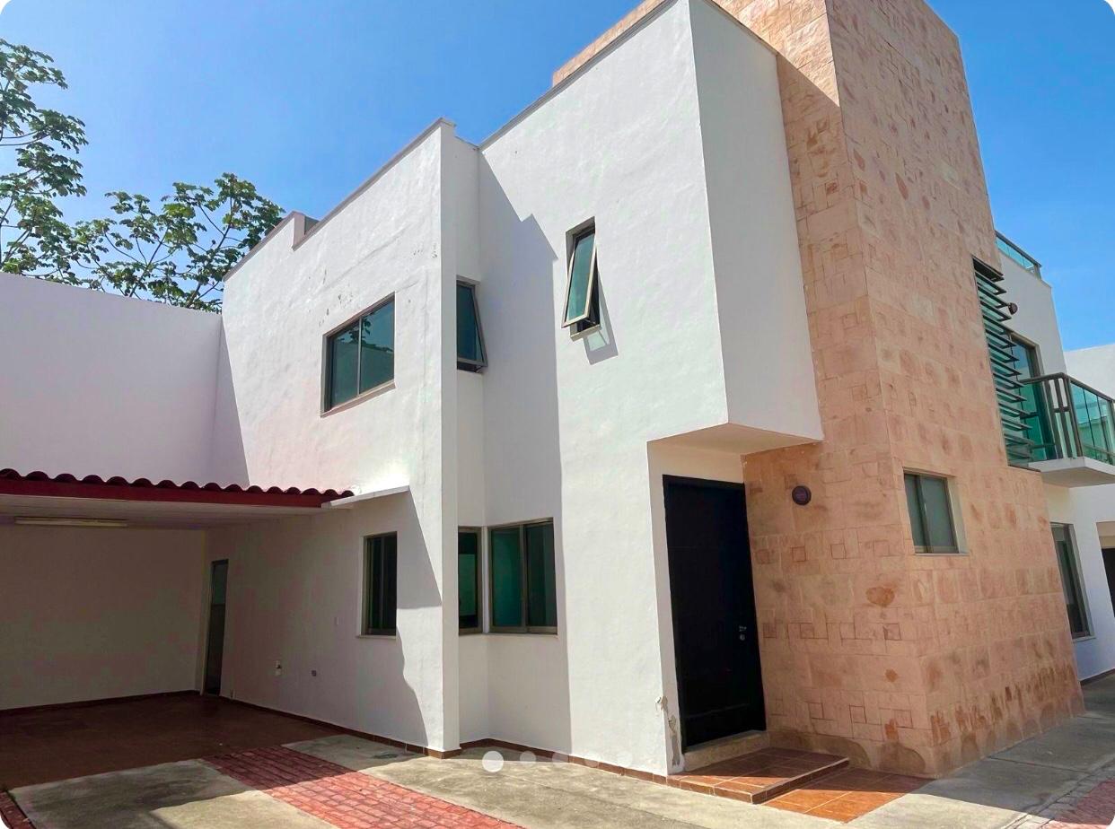 Se renta Casa En Av. Cumbres Alamos ll, Cancun