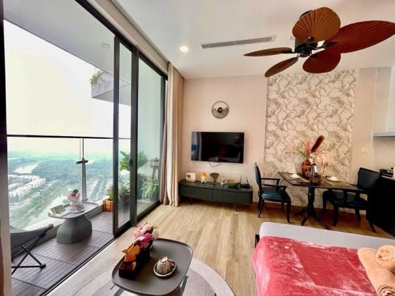 Luxury, modern studio apartment with balcony at Ecopark, Van Giang, Hung ...
