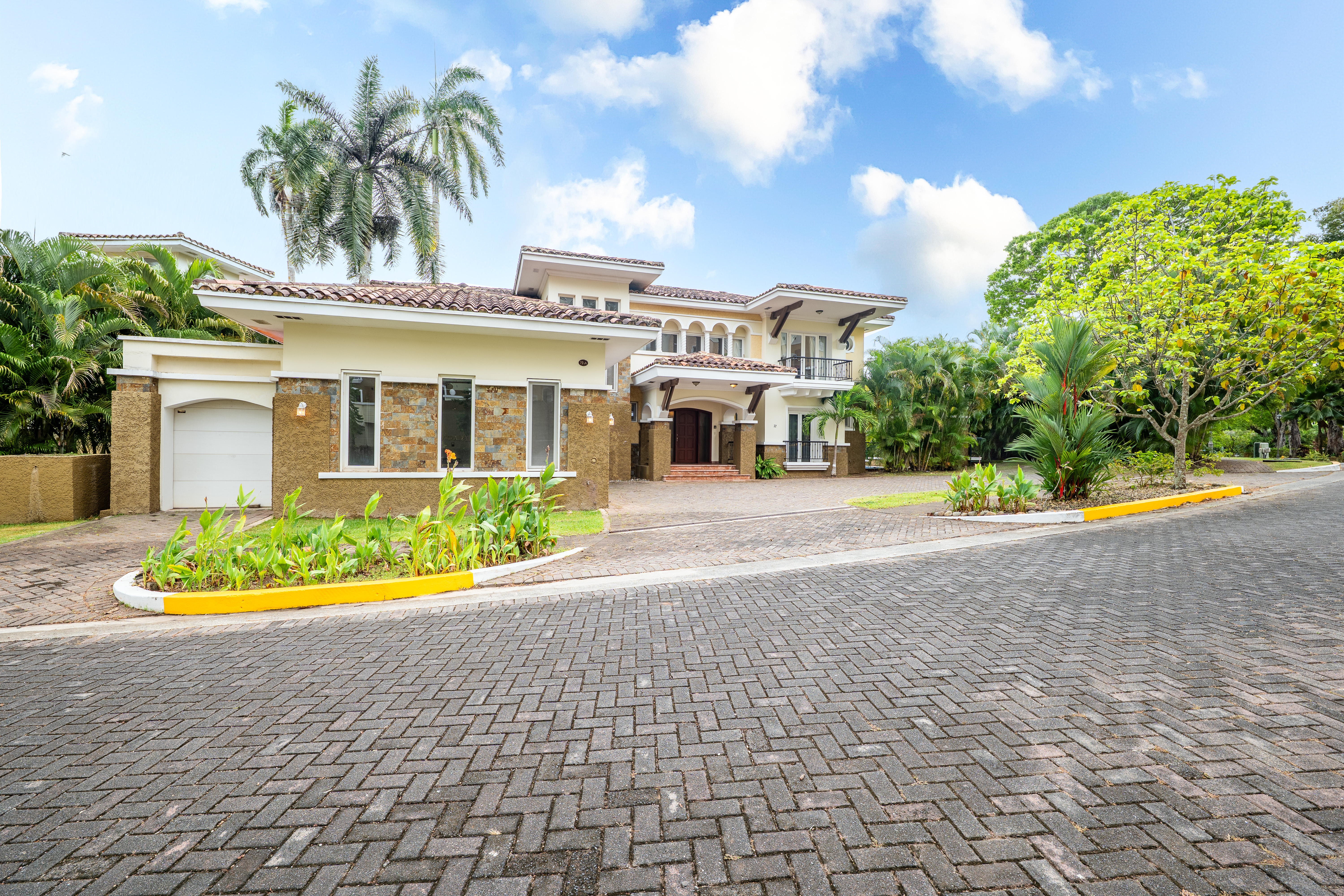 For sale by owner: the only villa on the Tucán golf course with a direct Panama Canal view - 4 bed, pool, 1,200 m2 lot