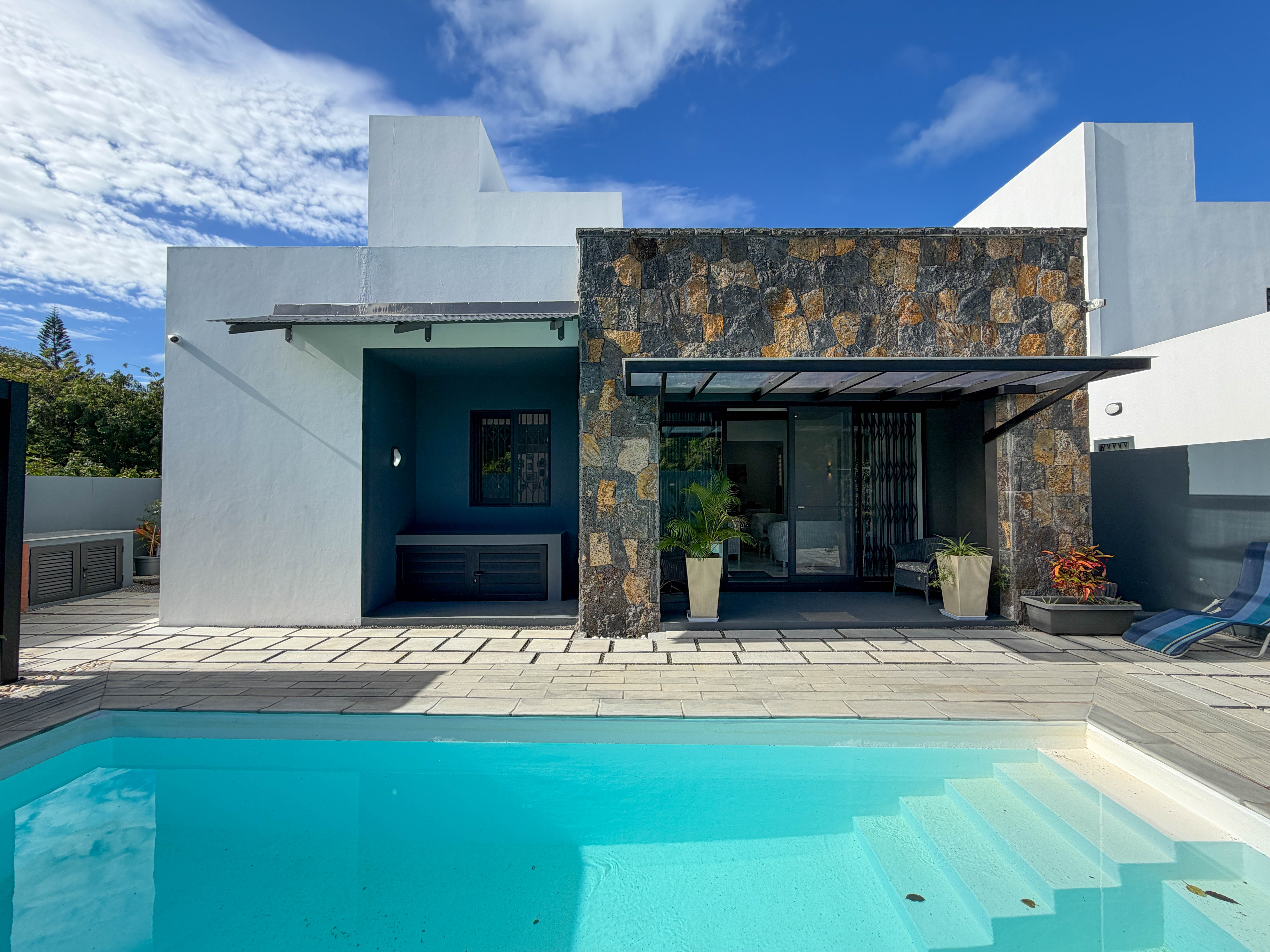 À VENDRE | VILLA DE 300 M² AVEC 3 CHAMBRES À CALODYNE | À QUELQUES MINUTES À PIED DE LA PLAGE