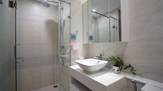 Nice, modern 2 – bedroom apartment with balcony at Vinhomes ...
