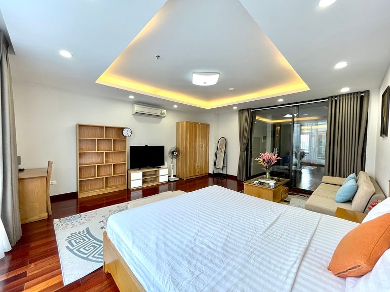 Nice 1 – bedroom apartment with lake view in Kim Ma street, Ba Dinh district for rent