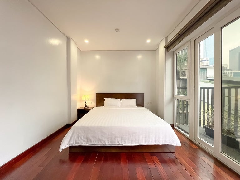 Modern, bright 1 – bedroom apartment with balcony in Kim Ma street, Ba Dinh district for rent