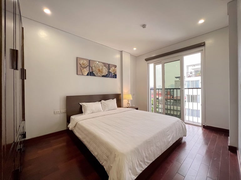 Nice, modern 1 – bedroom apartment with balcony in Kim Ma street, Ba Dinh district for rent