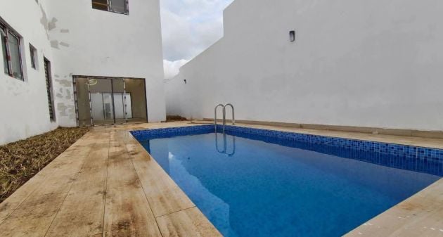 8-room villa for sale + swimming pool in Cocody Riviera Abatta, near ...