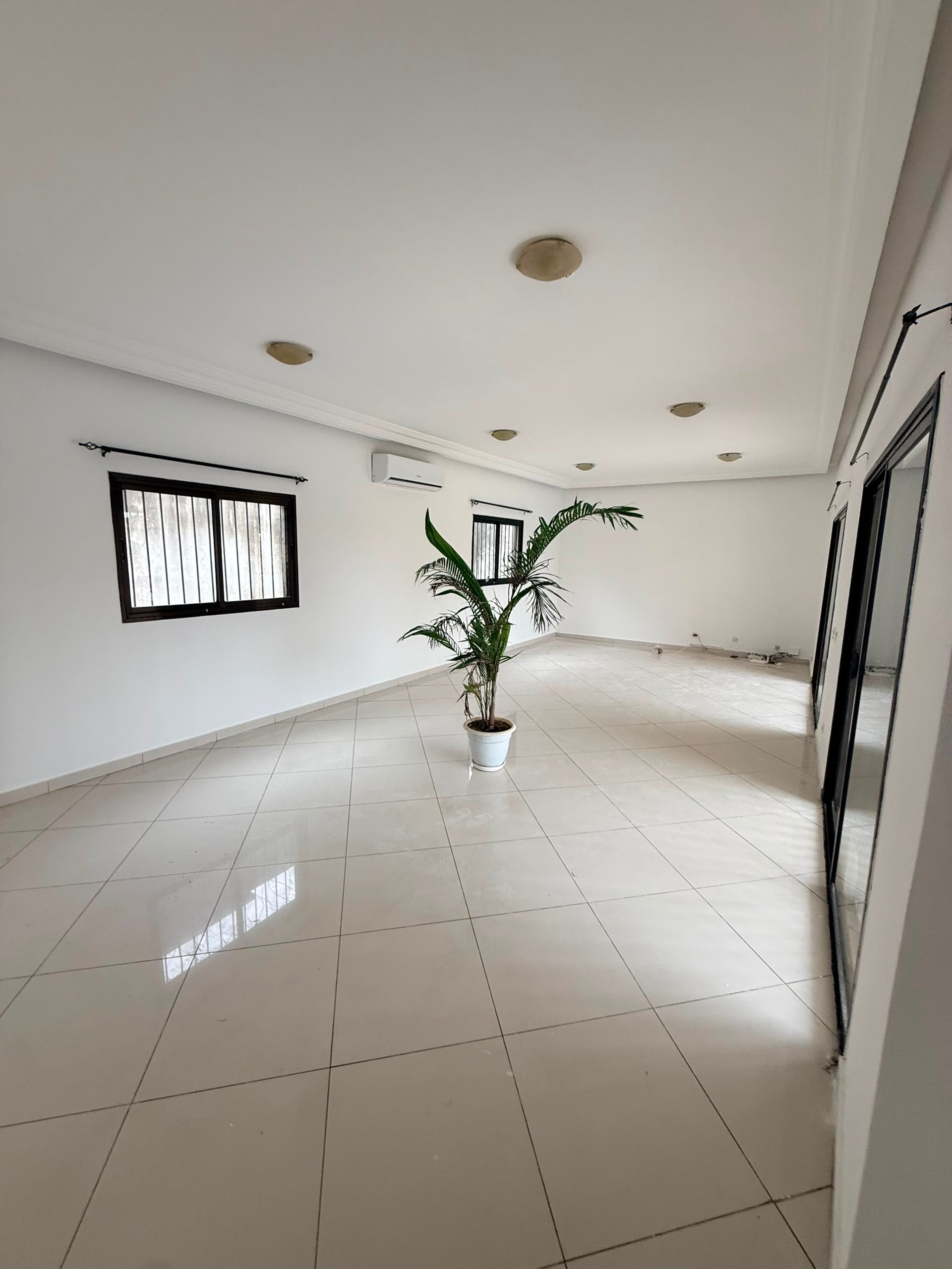 Riviera 4, World City 8-room duplex villa with garden and swimming pool