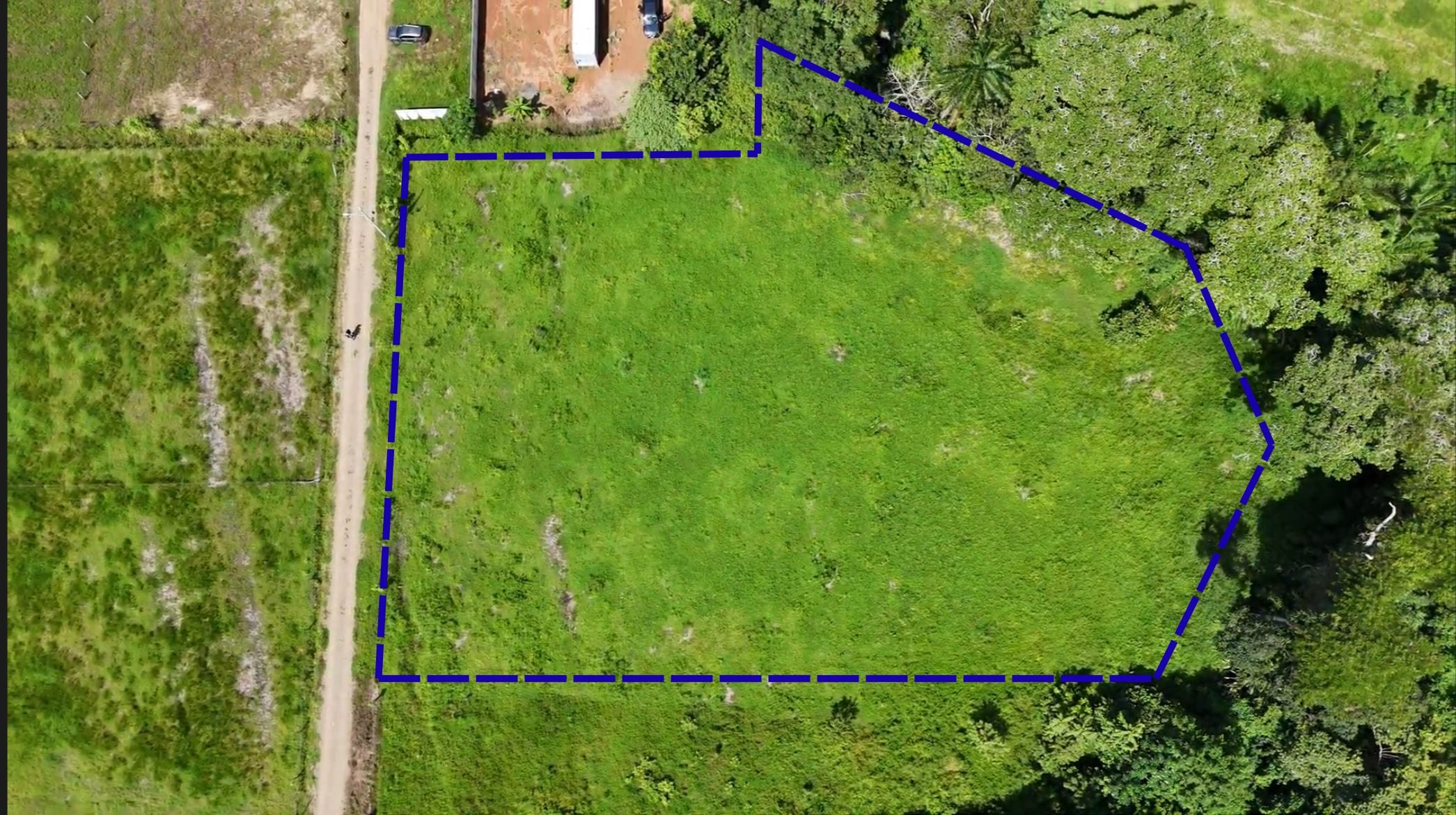 READY TO BUILD LAND WITH FLAT TOPOGRAPHY AND EXCELLENT LOCATION