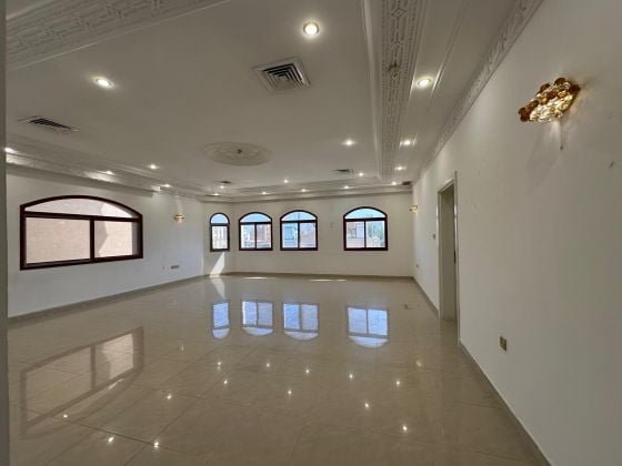 3 Bedroom Villa Floor with Balcony for Rent in Mangaf.